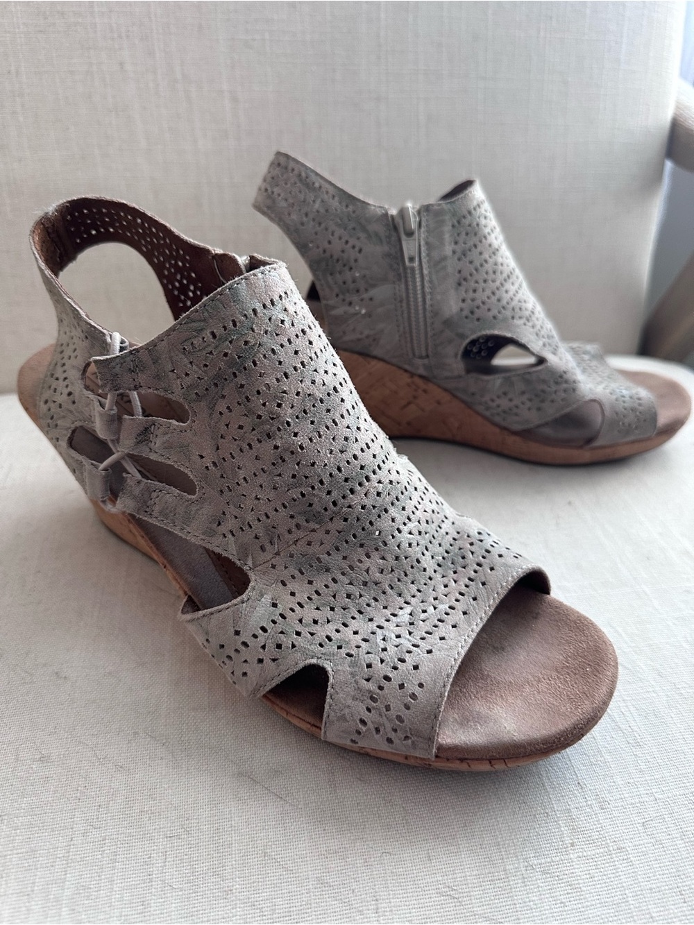 Rockport Light Gray Perforated Leather Wedge Sandals
